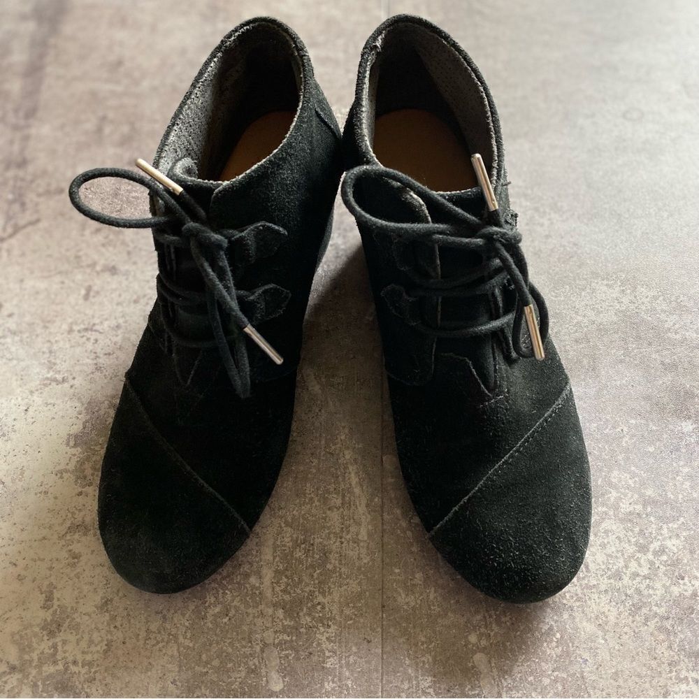 TOMS Wedge Ankle Booties Suede Black Shoes 9 Minimalist Classic - Picture 7 of 9